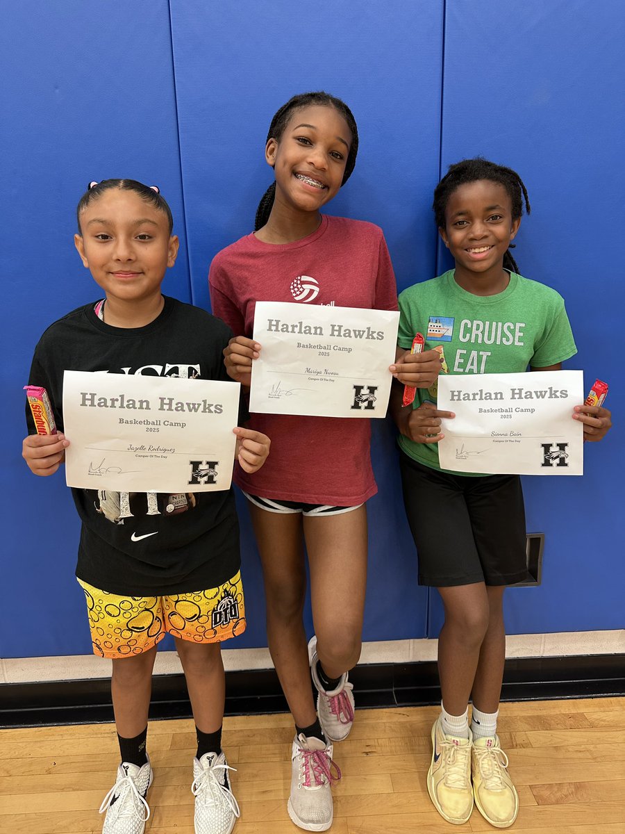 Hawkgirlshoops's tweet photo. Day 1 camp ✅ 
Energy was great today and kids got better! Ready for day 2! https://t.co/Js9sREkb92