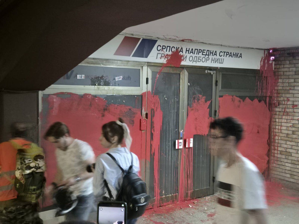 Ruke su vam krvave.
Niš.