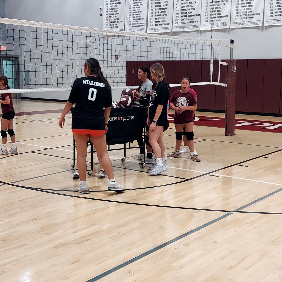 LondonVB's tweet photo. First Day of Camp! 
Let's G🏐🏐🏐🏐🏐🏐🏐
3rd/4th
5th/6th
7th/8th
Our Future is Bright! https://t.co/19hWN9BreP