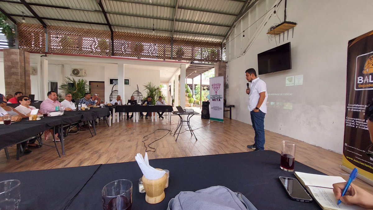 BayronCastell11's tweet photo. En alianza con la MITA y alcaldes del sur de Peten, presentamos los resultados del diagnóstico de la subcuenca del Río San Juan y Río Macháquila. Una herramienta que consolida la gestión integral del recurso hídrico del sur Petén. 💧🌳🐅 https://t.co/KsBHdhWC81