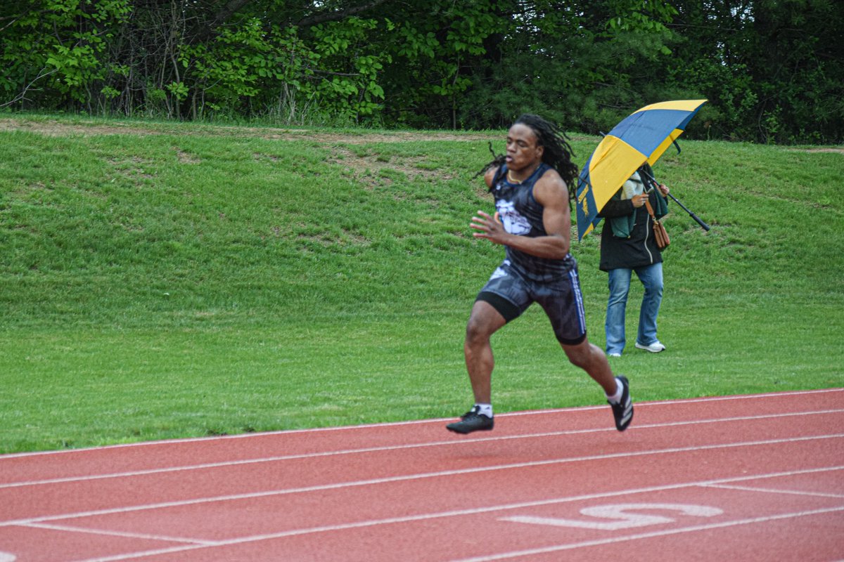 ty_ricks2's tweet photo. Thank you Loyola Track 🫶🏾💙 https://t.co/HUQpg0P09y