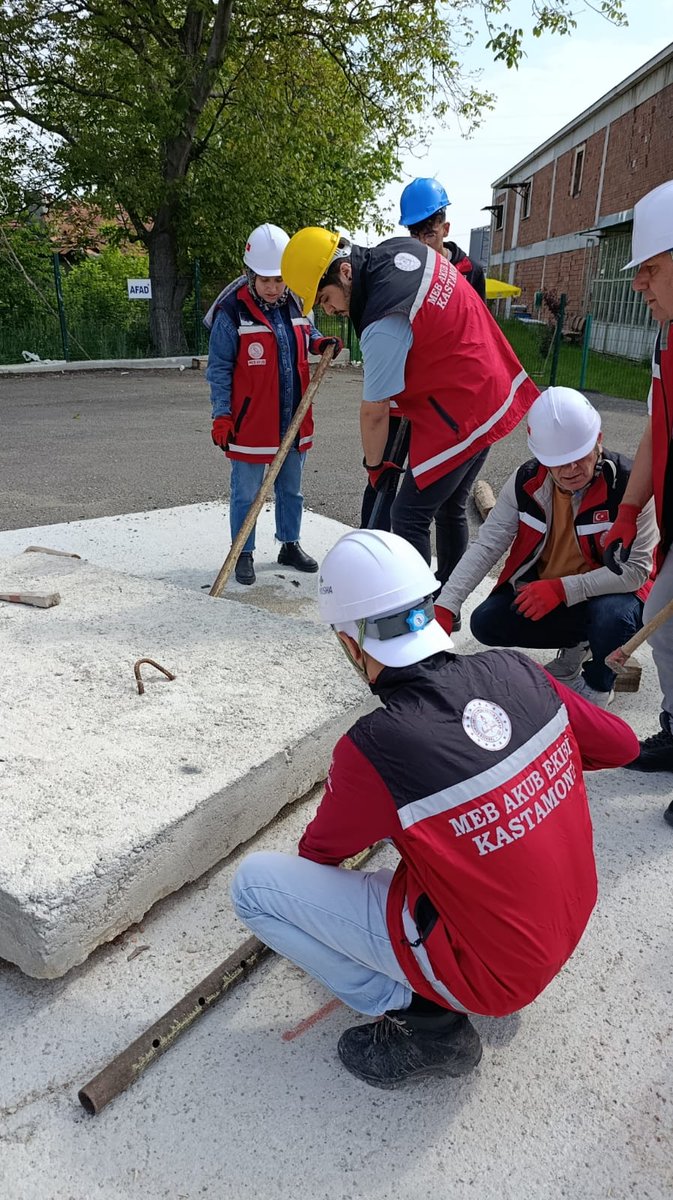 26-31 Mayıs Depremde Arama Kurtarma Eğitimi Kursumuz tamamlanmıştır. Bu eğitim ile MEB AKUB gönüllü personel sayımız 230 olmuştur.
<a href="/tcmeb/">Millî Eğitim Bakanlığı</a> <a href="/Yusuf__Tekin/">Yusuf Tekin</a> <a href="/kastamonuvalilk/">Kastamonu Valiliği</a> <a href="/meb_dhgm/">Destek Hizmetleri Genel Müdürlüğü</a> <a href="/omurfatih/">Ömür Fatih Karakullukçu</a> <a href="/kastamonumem/">Kastamonu İl Millî Eğitim Müdürlüğü</a> <a href="/ozkan_meb/">Özkan AVCI</a> <a href="/mebakub/">MEB AKUB</a> <a href="/MetinTayarer/">Metin TAYARER🇹🇷🇹🇷🇹🇷</a>