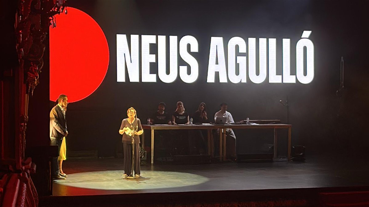 Carácter Films (@caracterfilms) on Twitter photo Enhorabuena Neus ❤️
Premio Mejor Actriz Principal por su papel de Teresa en #LàviaIElForaster
<a href="/AAPV1/">AAPV</a> <a href="/avav_valencia/">Acadèmia Valenciana Audiovisual</a> <a href="/sergimiralles/">Sergi Miralles</a> Enhorabuena Neus ❤️
Premio Mejor Actriz Principal por su papel de Teresa en #LàviaIElForaster
<a href="/AAPV1/">AAPV</a> <a href="/avav_valencia/">Acadèmia Valenciana Audiovisual</a> <a href="/sergimiralles/">Sergi Miralles</a>