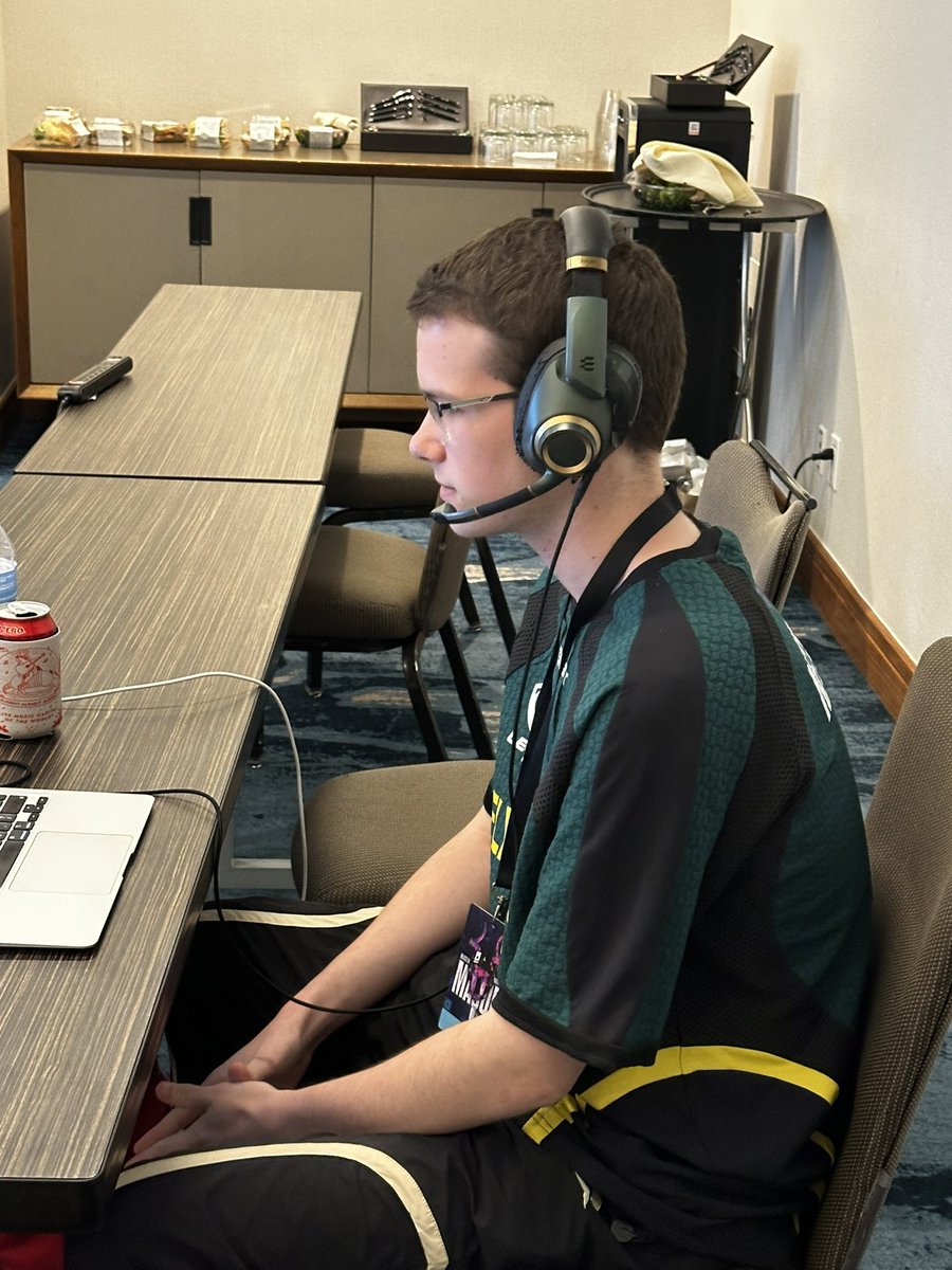 inscsgo's tweet image. Customer service Corey Browne speaking