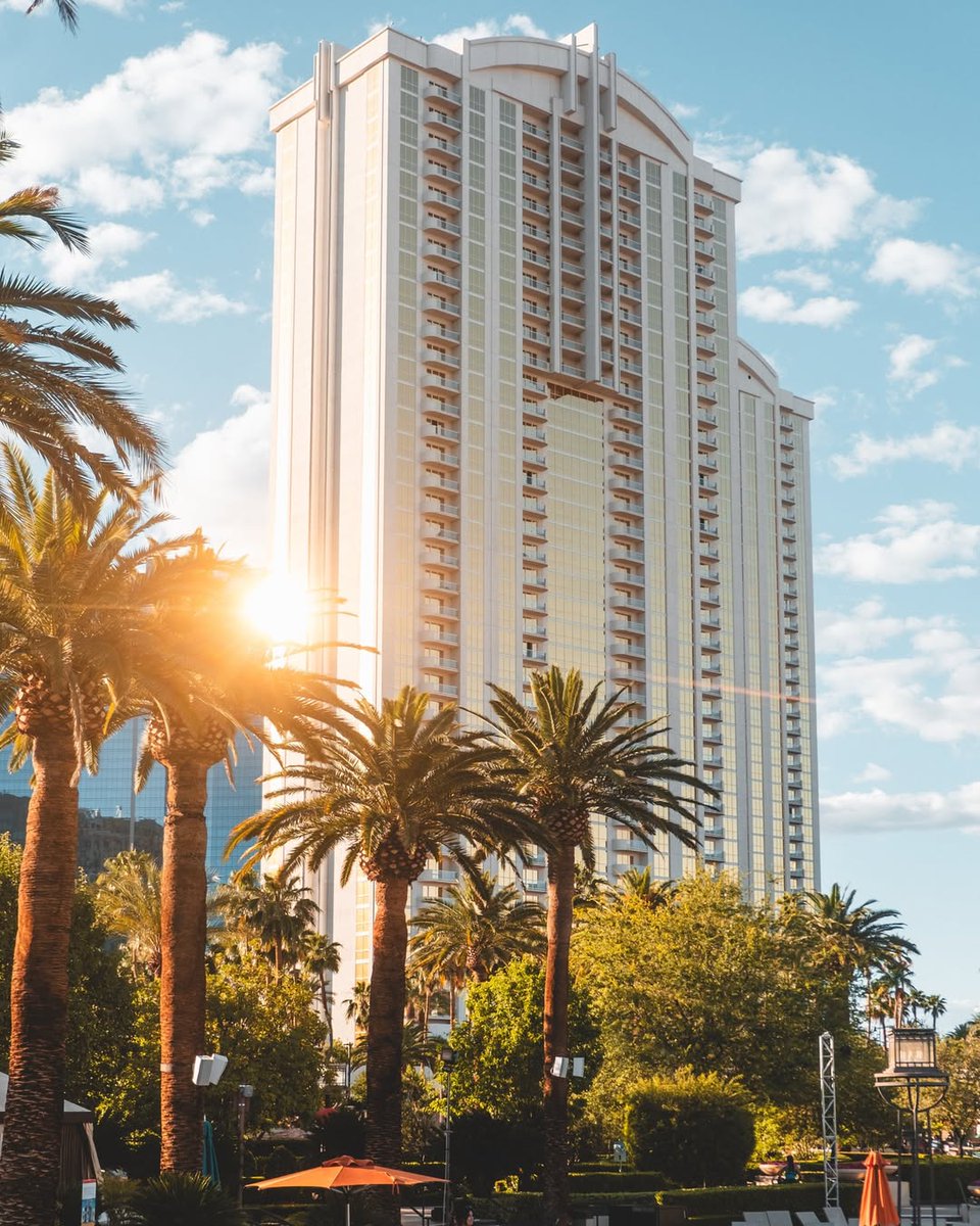 rushmedialtd's tweet photo. Refined comfort. Exceptional rates. Up to 40% off through May 15.

Book now at https://t.co/T74IvUUrP2 https://t.co/Ao5Ff9sKlo