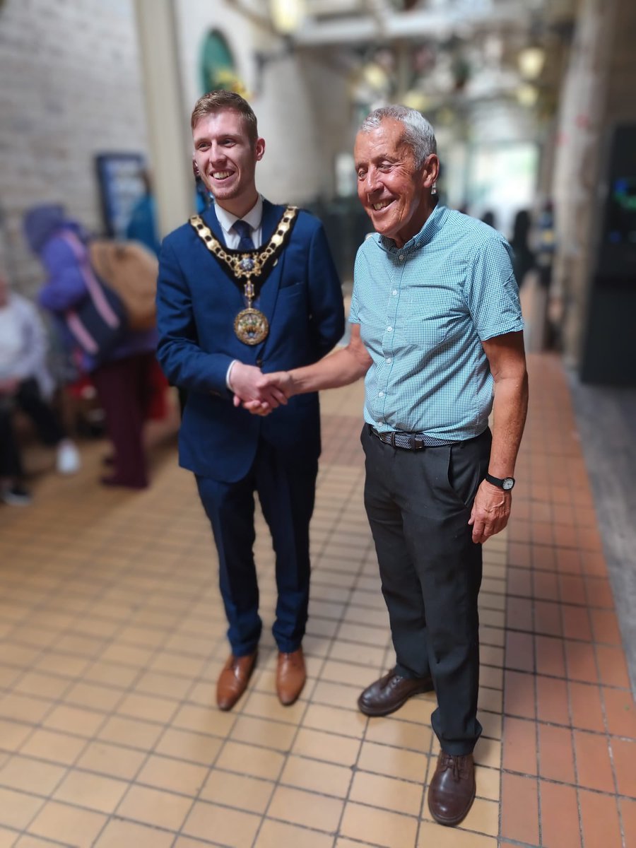 Our dear friends at <a href="/FriendsGlossop/">FriendsOfGlossopStn</a> held a special event today 85 years on from when over 600 children from #Lowestoft were evacuated to #Glossop. Mayor of <a href="/HighPeakBC/">High Peak Borough Council</a> presented special certificates to former evacuees. More details on <a href="/WherryLines/">Wherry Lines</a> FB page: facebook.com/share/p/1Dt5yT…