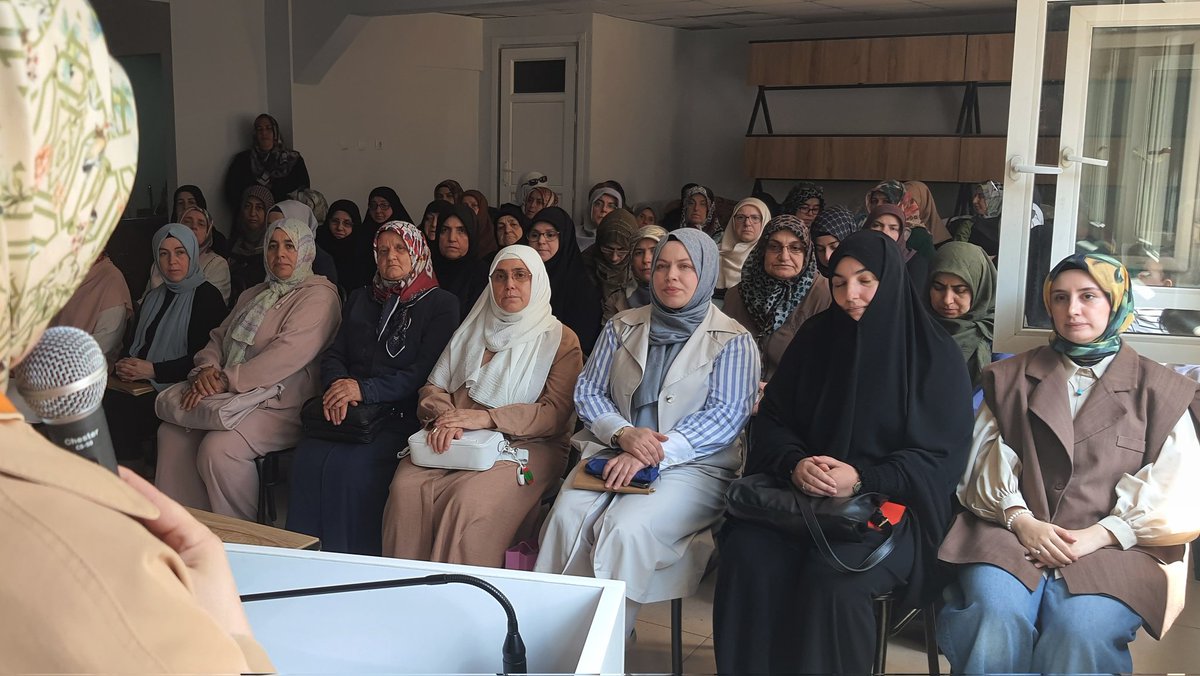 saadetkadin41's tweet photo. Saadet Partisi Kocaeli Kadın Kolları İl Divan&amp;Birim Başkanları Toplantısının birinci kısmı, İl Kadın Kolları Başkanı Reyhan Şengün’ün genel gündem değerlendirmesi ile gerçekleştirildi. https://t.co/ZZJpiLjoPH