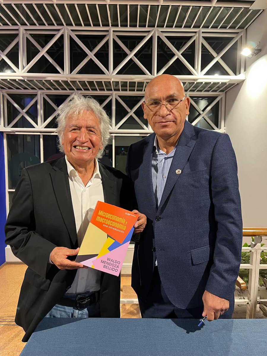 Es un honor haber asistido a la presentación del libro de Waldo Mendoza Bellido (<a href="/WaldoMendozaB/">Waldo Mendoza Bellido</a>), exministro de economía y orgullo de Ayacucho. Y la reflexión es: ¡Qué sería de nuestro hermoso Perú con gobernantes educados en Microeconomía y Macroeconomía del país, con el