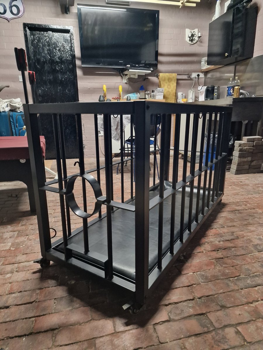CoachHouseDun's tweet photo. coach house  email address is   chdlincs@gmail.com
#rent #dungeon #kink #bondage https://t.co/e6siosJn6Q