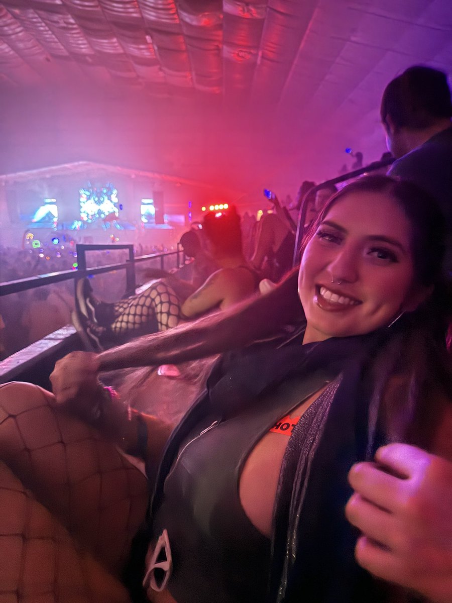 selahcastillo17's tweet photo. 1st illfest was straight vibes 🔥 #illfest #atx #plur https://t.co/1of0rQRrCJ