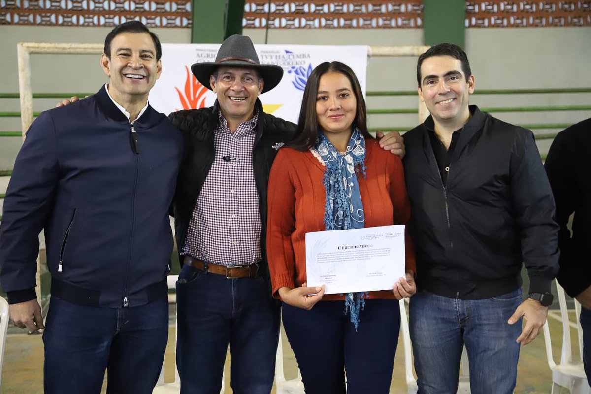 CarlosGimnezGo1's tweet image. Desde el Gobierno del Presidente @SantiPenap acompañamos a la Agricultura Familiar para fortalecer la seguridad alimentaria y fomentar el desarrollo rural sostenible.
#EstamosConElCampo 🇵🇾