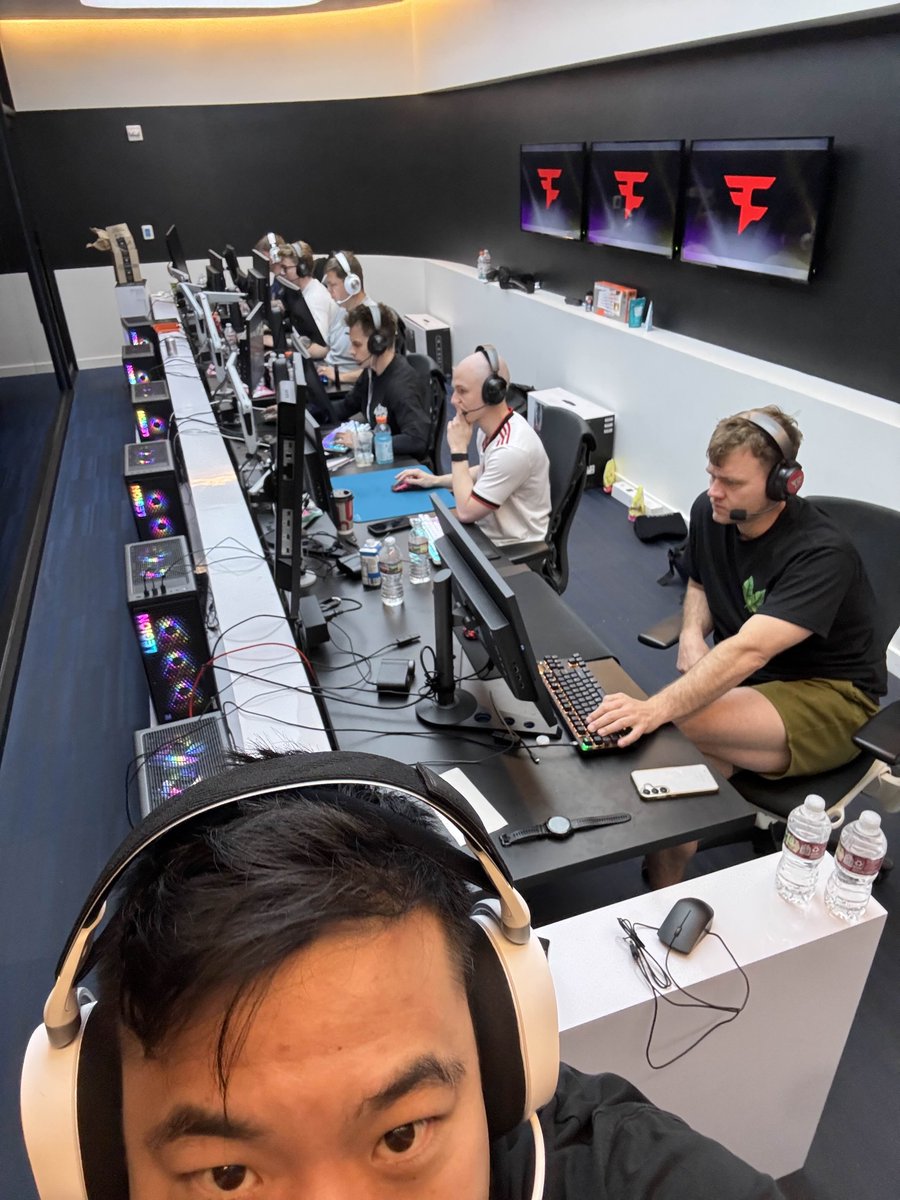 FaZeEsports's tweet photo. yes @FaZe_rainCS is here https://t.co/a7arVuHm5A