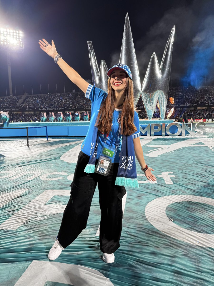 Qué noche, qué equipo, qué orgullo! 🚂🏆💙 Cruz Azul campeón de la Concachampions!!!