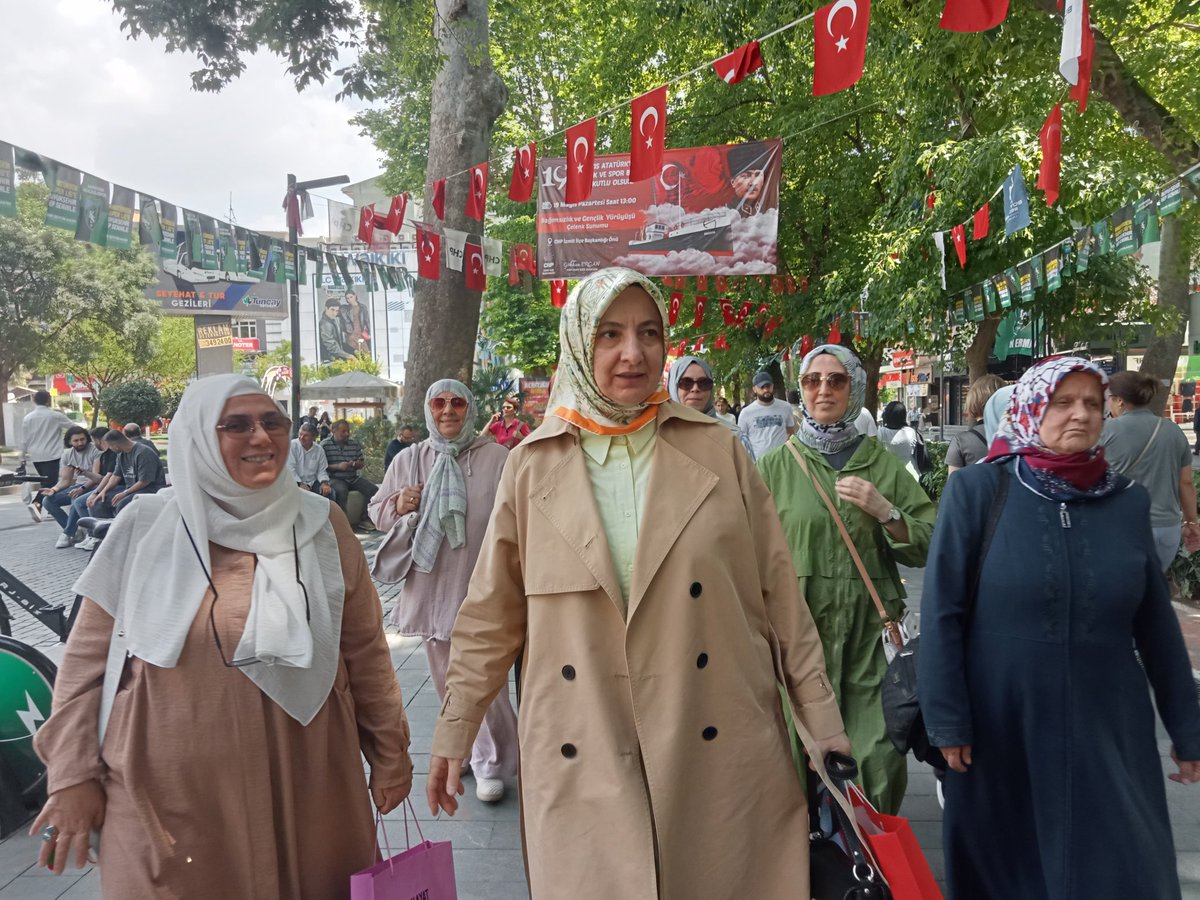 saadetkadin41's tweet photo. Kocaeli Kadın Kolları İl Divan Toplantısının ardından İlçe Başkanları Toplantısı, İl Başkanlığında gerçekleştirildi.
Toplantı öncesinde ilçe başkanlarımızla "Yaza merhaba" dedik. 

Hep birlikte güzel güneşli günlere.. https://t.co/fKz6BqX3sZ