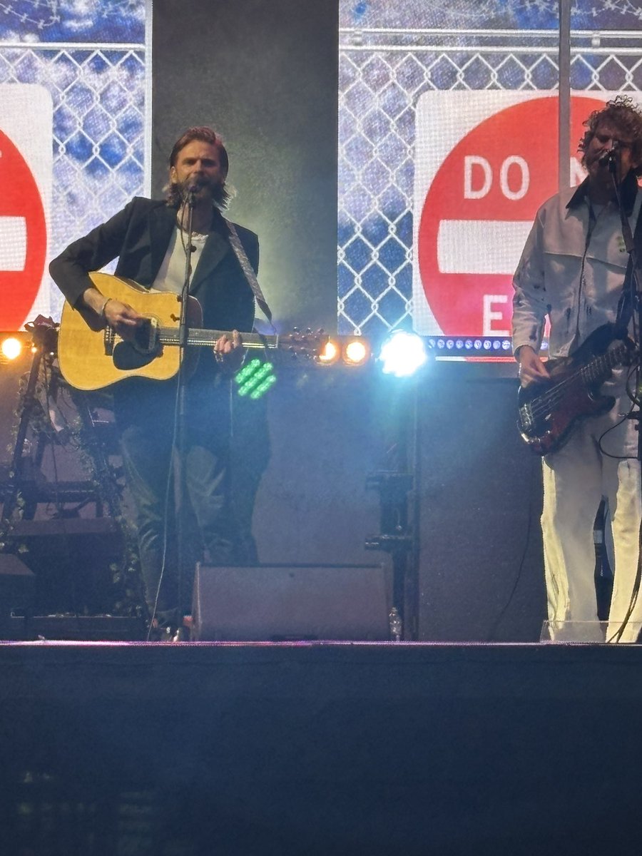 gemmajane6's tweet photo. @curlywand and here’s some more, thanks again. Hope you had a great night on Saturday too. Can’t wait for London in July too x https://t.co/5TNmrnnbeY