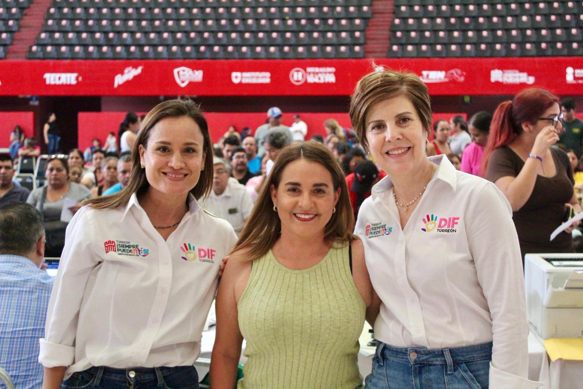 DIFTorreon_'s tweet photo. La Sra. Selina Bremer, Presidenta Honoraria de DIF Torreón, supervisó el segundo día de Brigada del Registro Civil, el viernes pasado en el Auditorio Municipal. Trabajando en equipo Gobierno del Edo de Coahuila y Municipio de Torreón logramos MÁS !!

¡DIF #SiempreContigo! 🩷 https://t.co/EluXKvfVzb