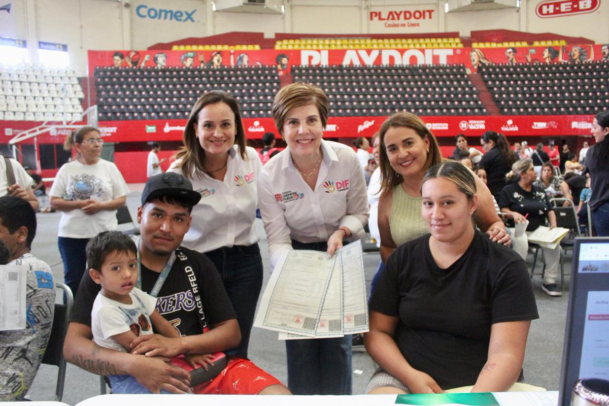 DIFTorreon_'s tweet photo. La Sra. Selina Bremer, Presidenta Honoraria de DIF Torreón, supervisó el segundo día de Brigada del Registro Civil, el viernes pasado en el Auditorio Municipal. Trabajando en equipo Gobierno del Edo de Coahuila y Municipio de Torreón logramos MÁS !!

¡DIF #SiempreContigo! 🩷 https://t.co/EluXKvfVzb