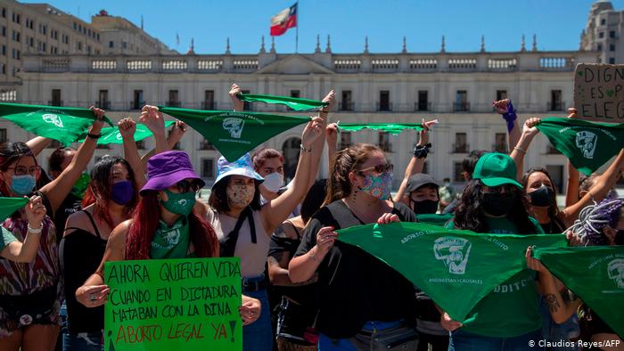 📣 HOY, la <a href="/Camara_cl/">Diputadas y Diputados de Chile</a> inicia la tramitación del proyecto de ley #AbortoConPlazos 👀 Estamos vigilantes y Exigimos un debate con altura, no prejuicios.
🤝 Urge un compromiso transversal con nuestros derechos.
#HablemosDeAborto #ElDiálogoEsDemocracia