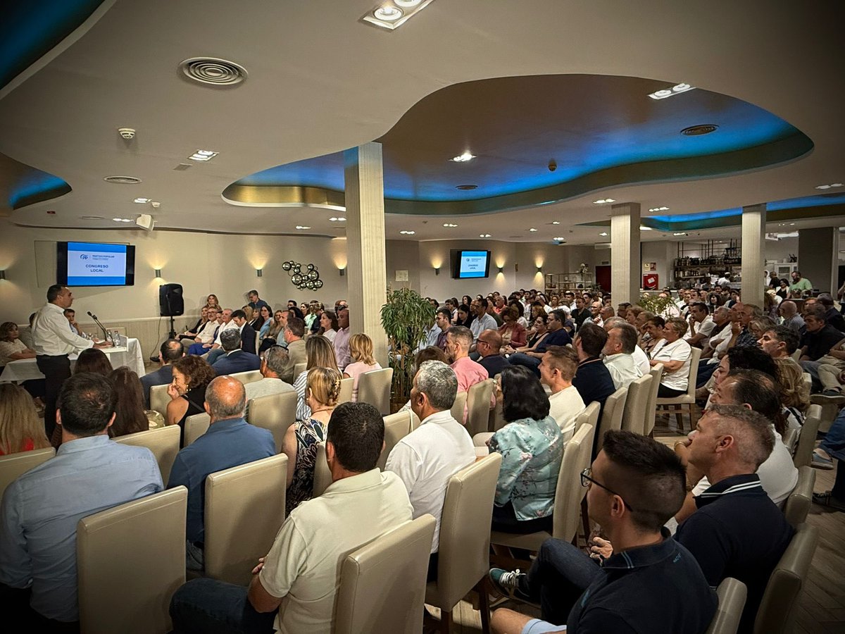 🫱🏻‍🫲🏽Mi enhorabuena a Manolo Rojas, nuevo presidente del PP de Chauchina

✅Gran Congreso Local con nuestra compañera y vicesecretaria nacional Ester Muñoz