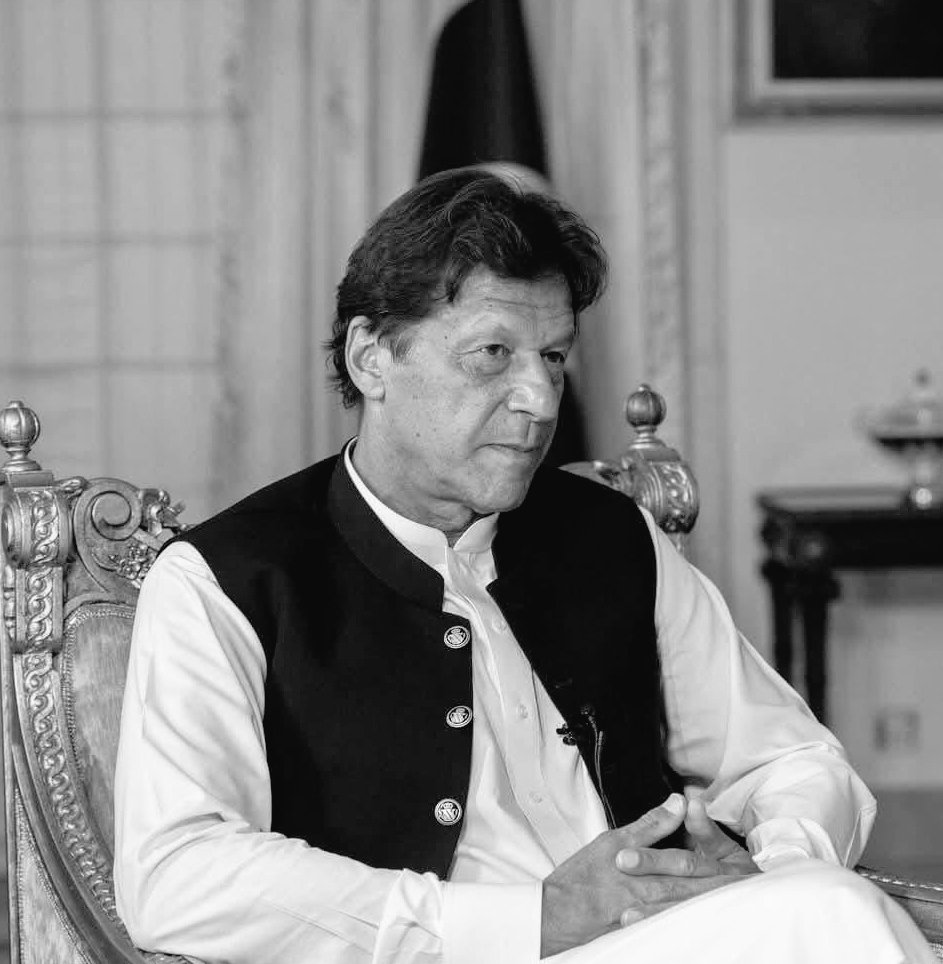 Olas__Yar's tweet photo. شہر کے کچھ بُت پریشان ہیں 
میں انہیں سجدہ کیوں نہیں کرتا
#ImranKhan #ReleaseKhanForPakistan #ReleaseImranKhan https://t.co/ByuYCyDTZt