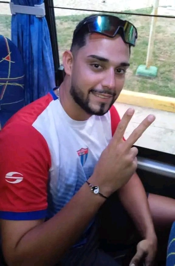 🚨🚨 En busca de las dos victorias que los coronen como los campeones del béisbol cubano, marchan hoy rumbo a Las Tunas, nuestros Tigres Avileños.

🏆 ¿Lograrán traer el título a casa?

💪🐯 ¡Seguro que sí!¡Vamos por él con todo! 

📸 Tigres Avileños

#CiegodeAvila @rocde