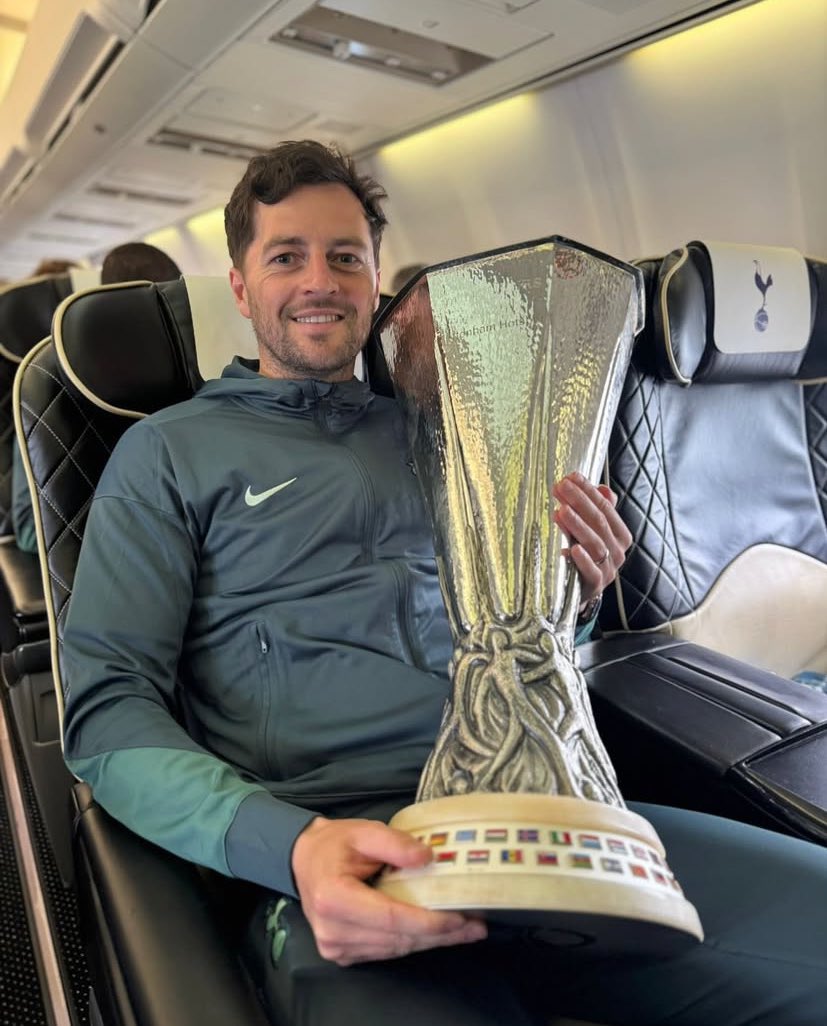 Marc Bernard 🟦⬜️ (@marc_bernard77) on Twitter photo Want to wish <a href="/RyanMason/">Ryan Mason</a> the best of luck as he takes on his new role at <a href="/WBA/">West Bromwich Albion</a> 👏🏼
A top man who deserves his chance! Want to wish <a href="/RyanMason/">Ryan Mason</a> the best of luck as he takes on his new role at <a href="/WBA/">West Bromwich Albion</a> 👏🏼
A top man who deserves his chance!