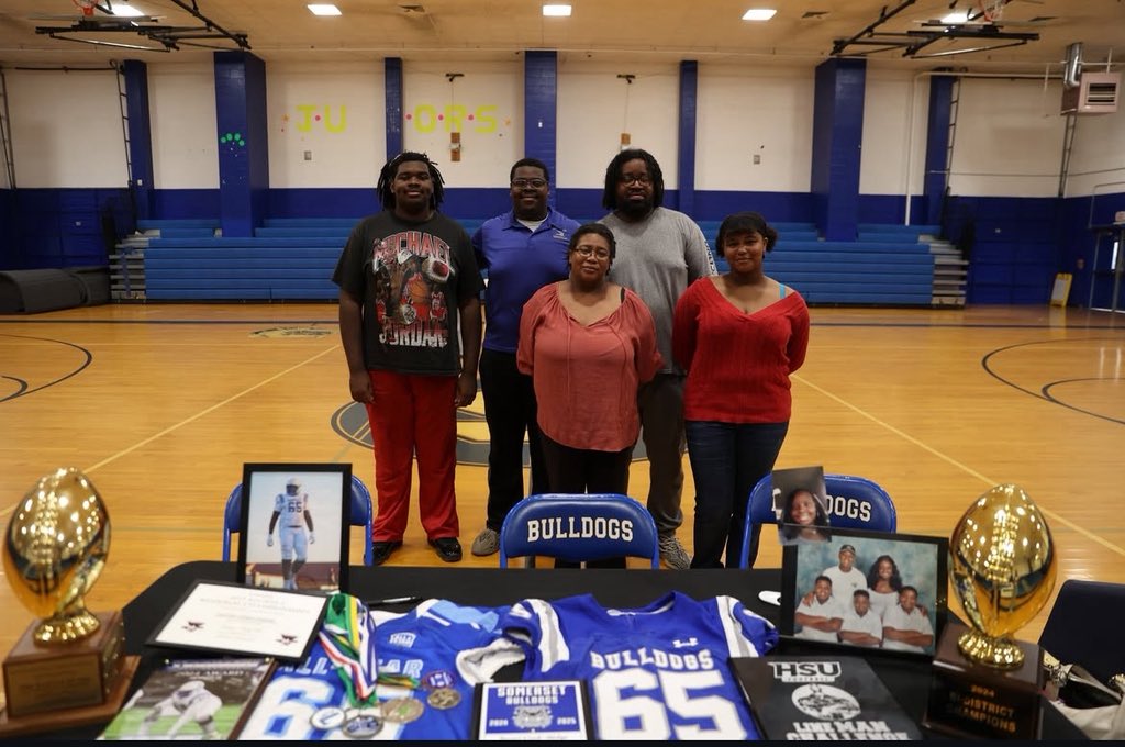 TacoriV's tweet photo. Excited to announce that Iโm officially committed to Texas A&M UniversityโKingsville! Ready to get to work and represent the Javelinas with pride! ๐๐ #Committed #TAMUK #JavelinaNation https://t.co/D5IfP8iDf3