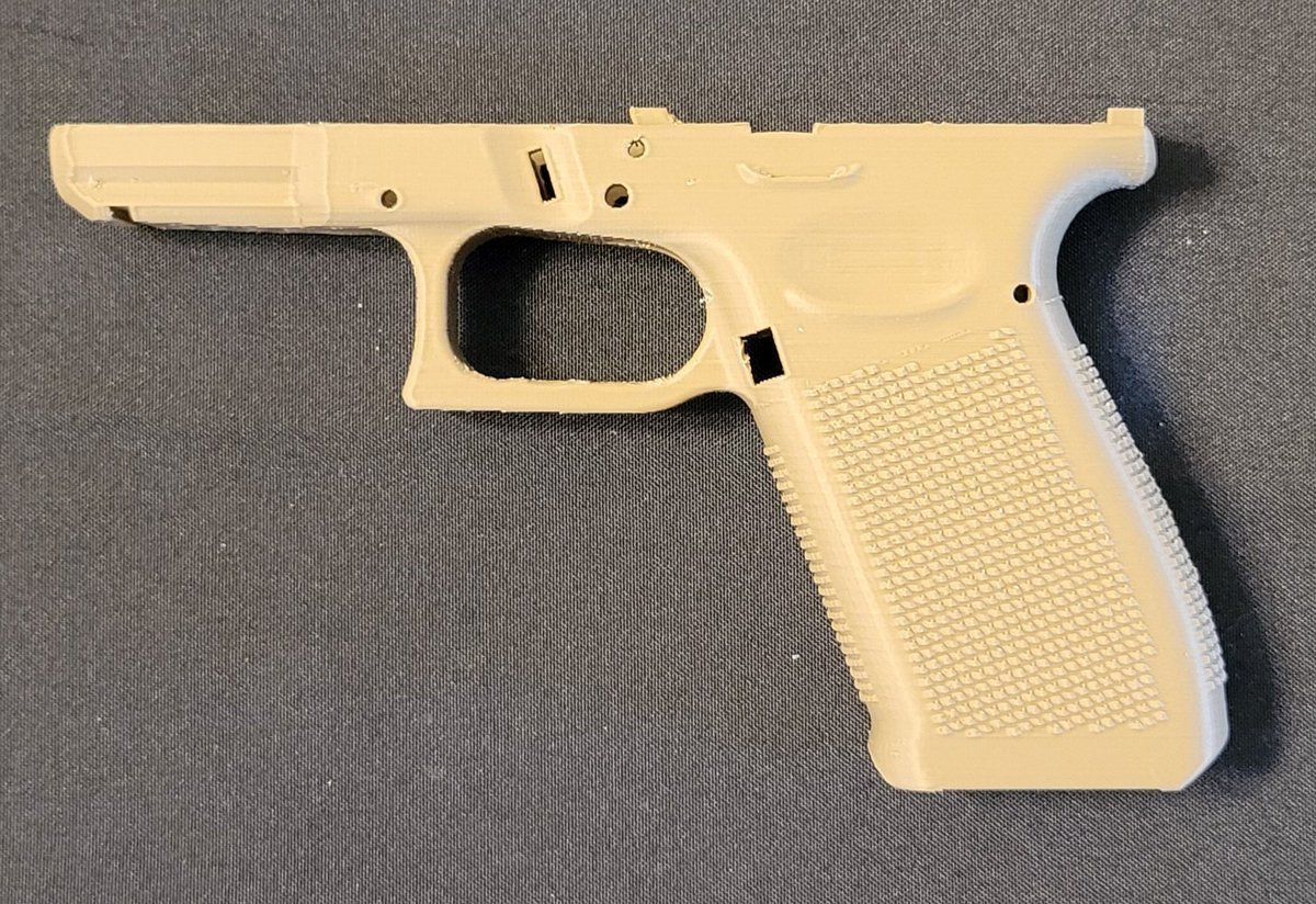 ThisIsStevePost's tweet photo. Aaaand finished, still need to do a lil clean up, but she came out clean af
#railsDOWN
#g19x #Polymaker #PolyMAX https://t.co/rnIUGhXSe3