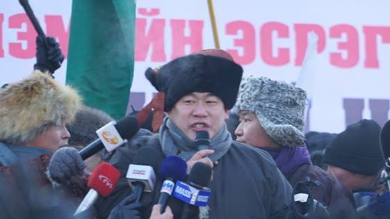 УИХ Ерөнхий сайд Л.Оюун-Эрдэнэд итгэл хүлээлгээгүй тул огцорлоо.

Тэрээр 30-тайдаа анх хотод ирж, 2019 онд МАНАН дэглэмийн эсрэг жагсаалаар төрийн эрхийг хууль бусаар авснаар олон жилийн турш Монгол улсыг амаргүй нөхцөл байдалд оруулж, дарангуйлал тогтоогоод байсан юм.