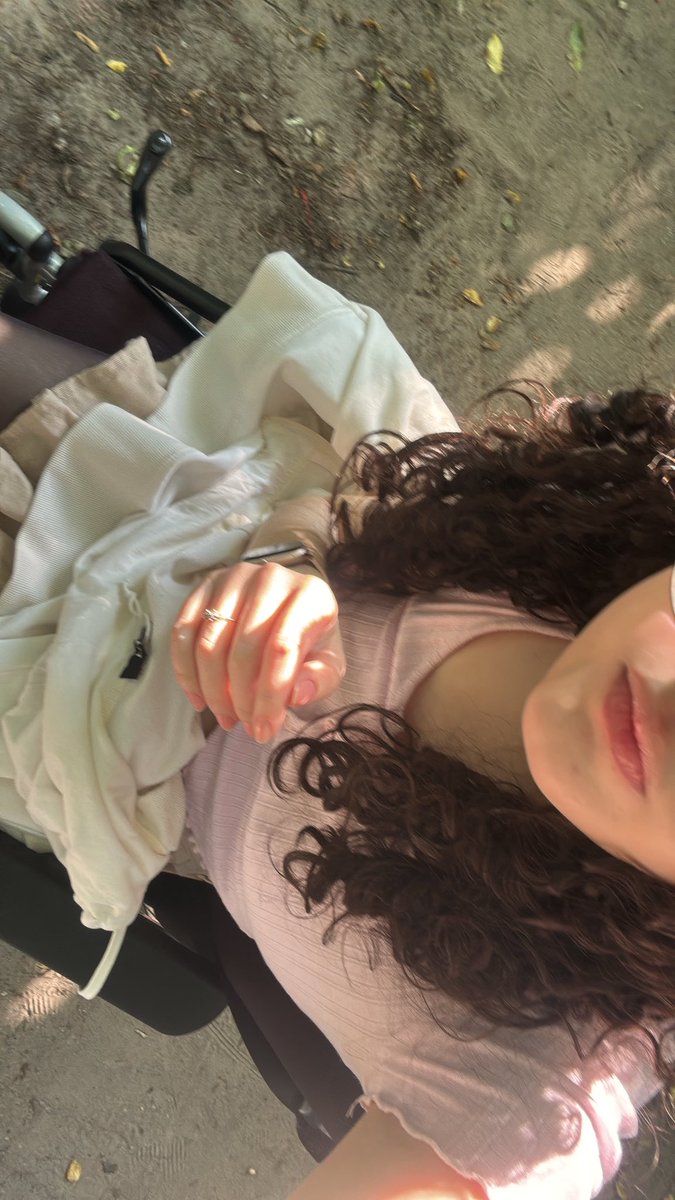 habe heute endlich meinen rollstuhl bekommen :D yippiee