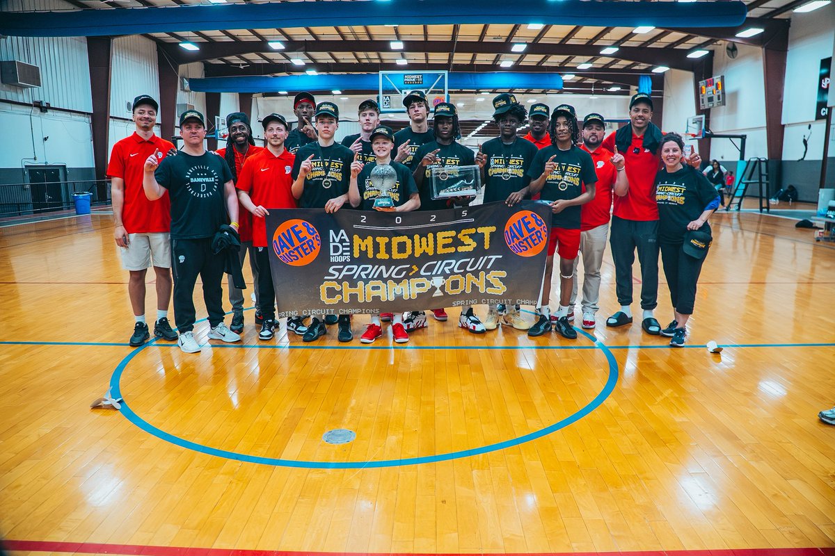 Baneville_'s tweet image. Made Hoops Midwest Spring Circuit Champs 🏆