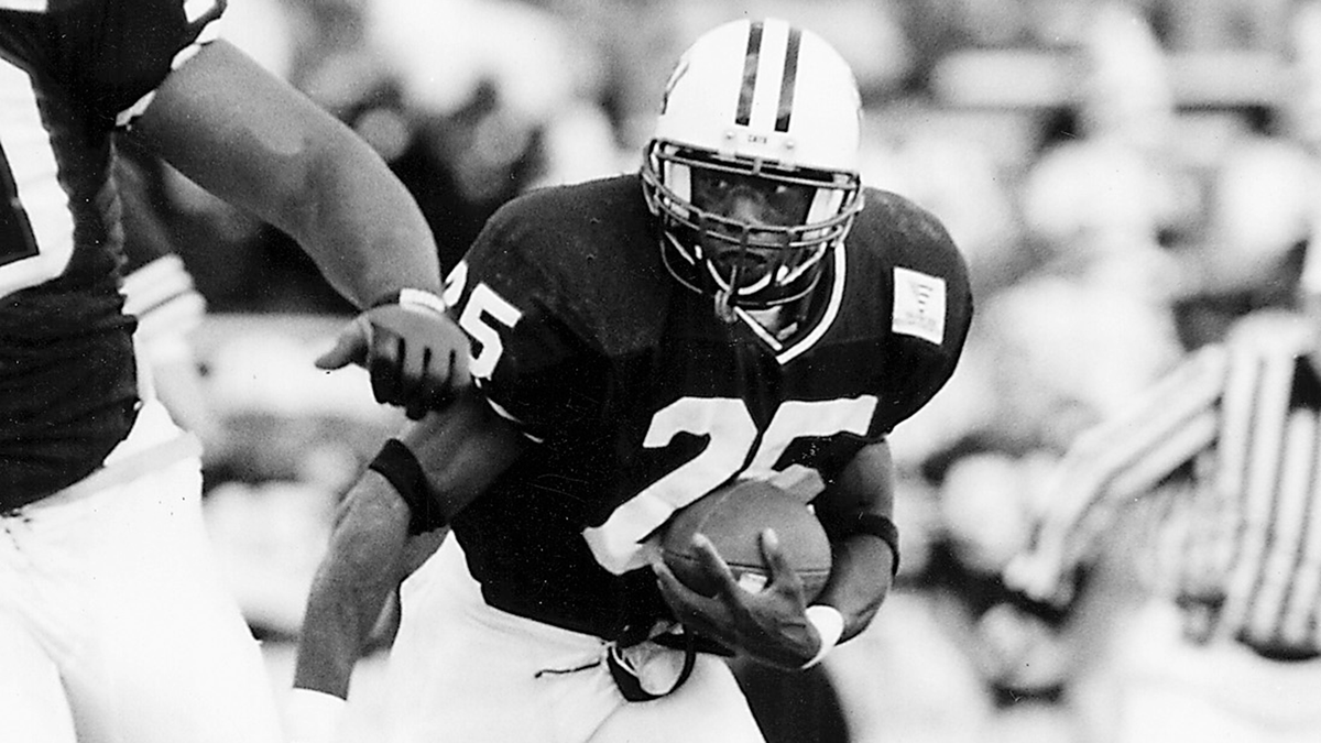 New Hampshire Football (@unh_football) on Twitter photo Congrats to Jerry Azumah, the 1998 Walter Payton Award winner and 2024 NCAA Silver Anniversary recipient, for being named to the <a href="/NFFNetwork/">National Football Foundation</a> College Football Hall of Fame ballot!
Press release ➡️ tinyurl.com/3suu4fnd
#BuiltEachDay Congrats to Jerry Azumah, the 1998 Walter Payton Award winner and 2024 NCAA Silver Anniversary recipient, for being named to the <a href="/NFFNetwork/">National Football Foundation</a> College Football Hall of Fame ballot!
Press release ➡️ tinyurl.com/3suu4fnd
#BuiltEachDay