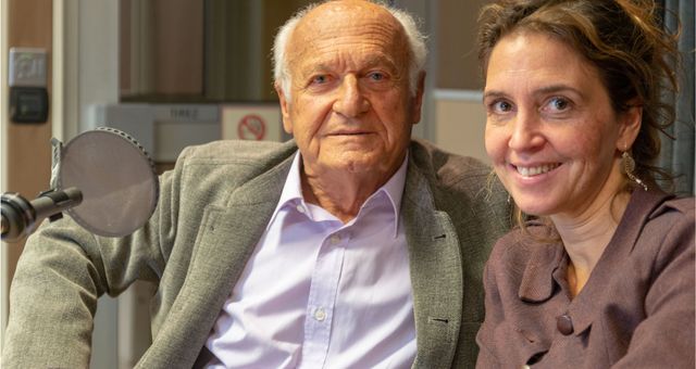 [HOMMAGE] "Passons passons puisque tout passe
Je me retournerai souvent
Les souvenirs sont cors de chasse
Dont meurt le bruit parmi le vent."
Guillaume Apollinaire cité par Pierre Nora <a href="/francemusique/">France Musique</a> au micro d'<a href="/elsaboublil/">elsa boublil</a> pour "Musique Emoi". radiofrance.fr/francemusique/…