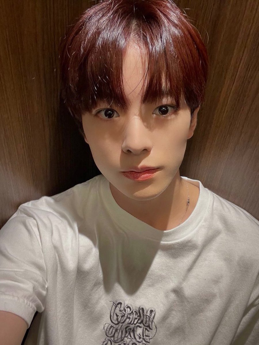 예전에는 정면셀카가 많앗는데