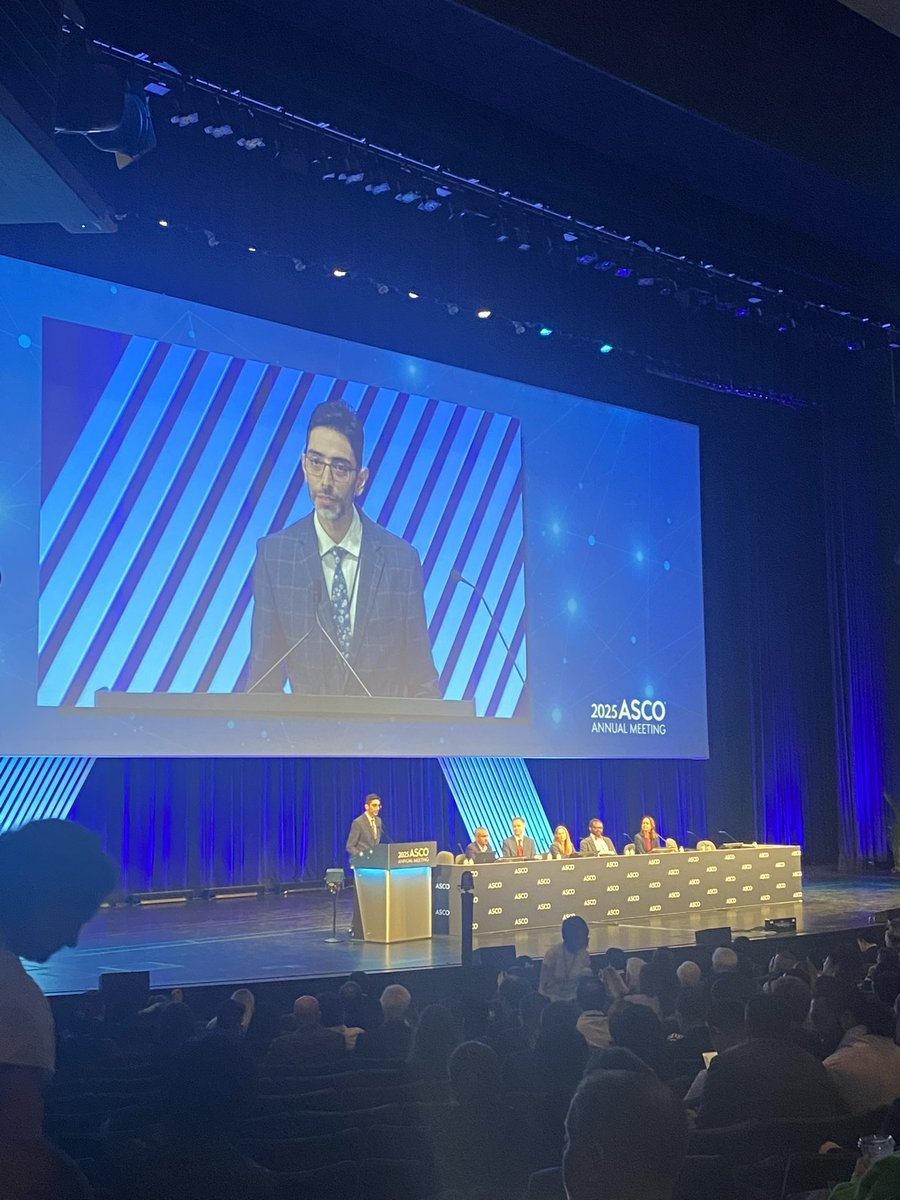 SarahCannonDocs's tweet image. Happening now at #ASCO25! Dr. Naqash serves as chair during the Oral Abstract Session: Lung Cancer-Non-
Small Cell Local-Regional/ Small Cell/ Other Thoracic Cancers session.