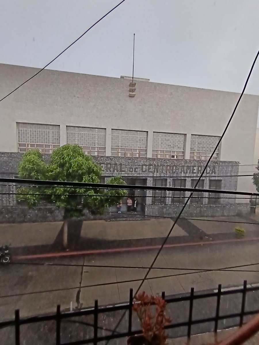 Llueve, llueve, llueve