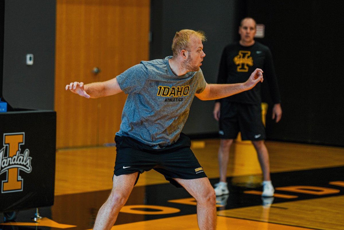 🎵𝙂𝙪𝙚𝙨𝙨 𝙬𝙝𝙤 𝙟𝙪𝙨𝙩 𝙜𝙤𝙩 𝙗𝙖𝙘𝙠 𝙩𝙤𝙙𝙖𝙮🎵

Summer training for the Vandals has gotten underway ✌️

#GoVandals