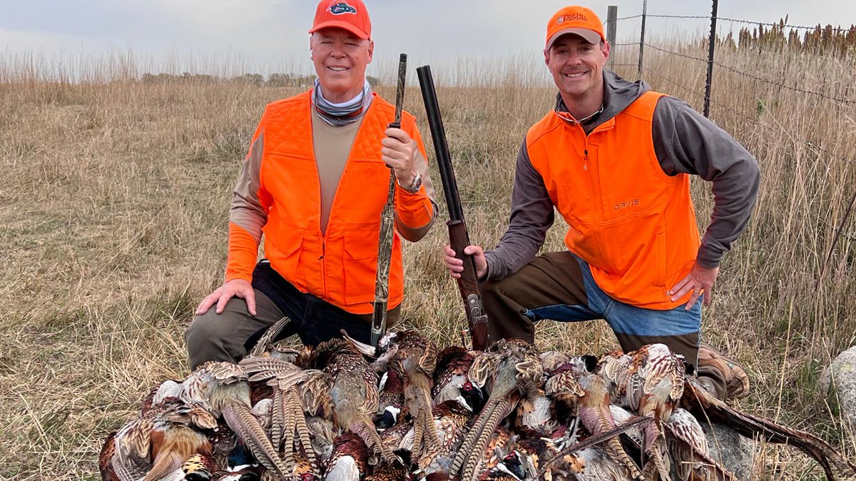 2 dudes and a rock. If you know you know.  Doesn't get much better than that. 

#a1alspheasantranch  #pheasanthunting