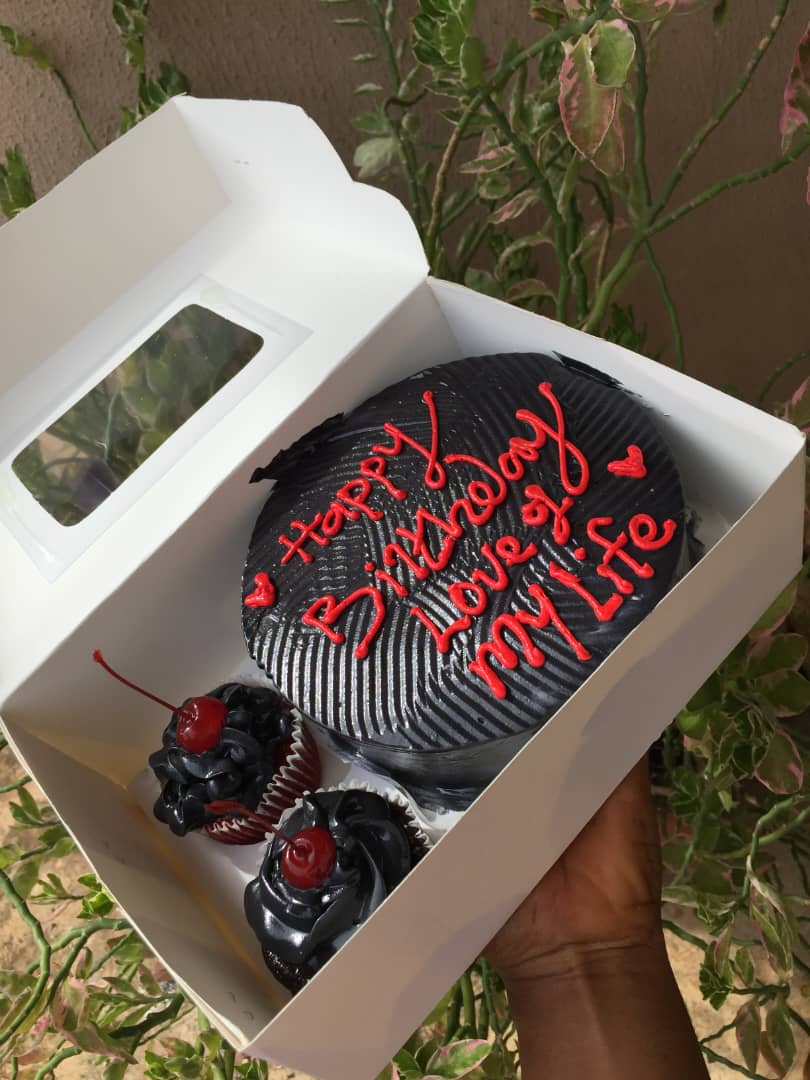 esteezcakes's tweet photo. Black bento cake 

Always available for 12,000 only https://t.co/itzZ0YeeCJ