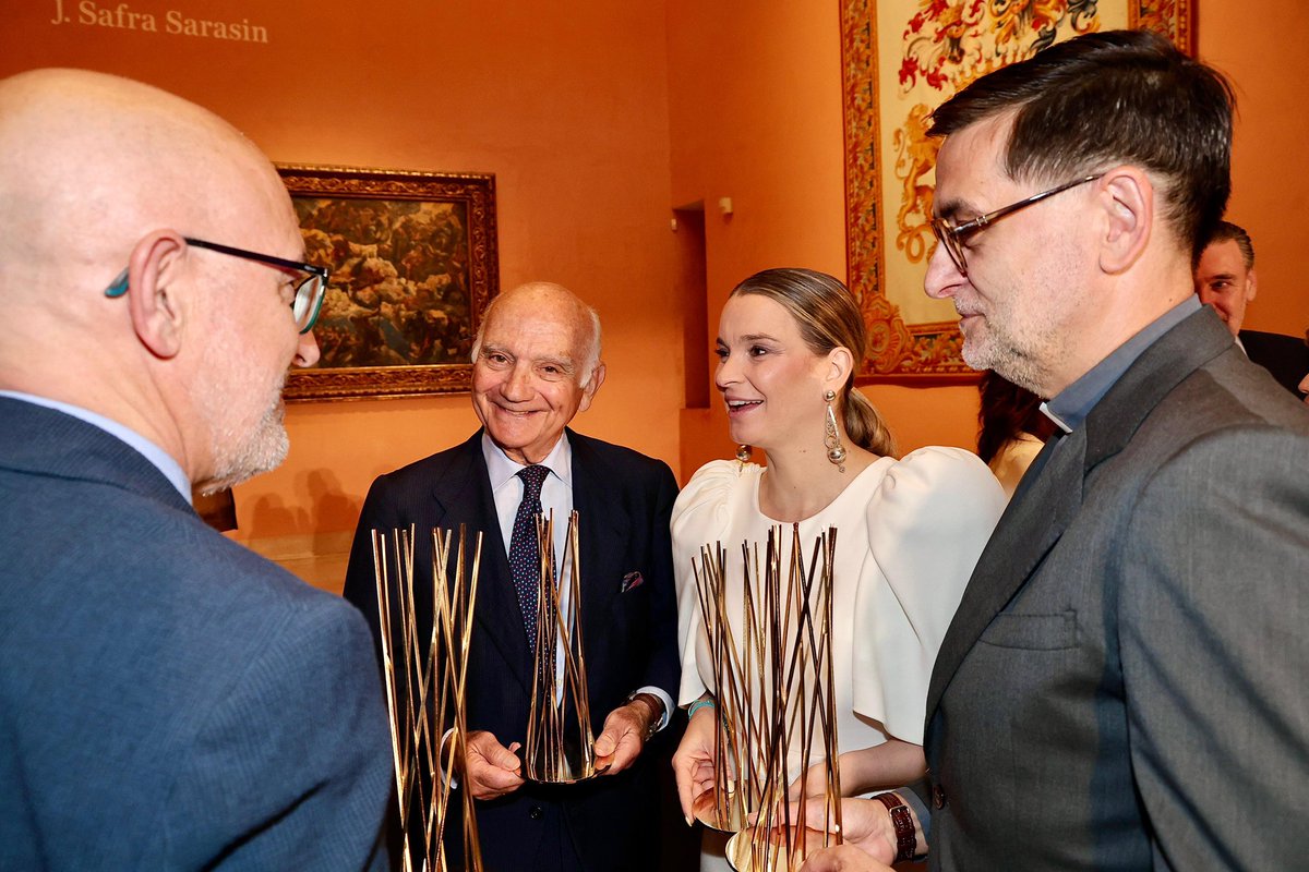 Marga Prohens (@margaprohens) on Twitter photo Qué orgullo recoger el Premio “Mejor idea” de los VI Premios de Arte y Empresa en el <a href="/MuseoThyssen/">Museo Thyssen</a>, que reconoce el trabajo de este Govern por recuperar la Llotja de Palma como espacio expositivo. Un reconocimiento que compartimos con otros premiados como el <a href="/NationalGallery/">National Gallery</a>, Qué orgullo recoger el Premio “Mejor idea” de los VI Premios de Arte y Empresa en el <a href="/MuseoThyssen/">Museo Thyssen</a>, que reconoce el trabajo de este Govern por recuperar la Llotja de Palma como espacio expositivo. Un reconocimiento que compartimos con otros premiados como el <a href="/NationalGallery/">National Gallery</a>,