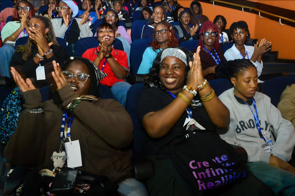 Spoke at SMC Music Conference 2025 alongside some of the industry’s best. 500+ students. Real talk on AI, music &amp; the future of creativity. Shoutout to <a href="/johdavinci/">Joseph Abiagom</a> &amp; <a href="/dooski_a/">Anatune Chinedu (Dooski)</a> for hosting like pros.
Grateful to be part of this movement. 🎤🔥

#SMCMusicConference #AIInMusic