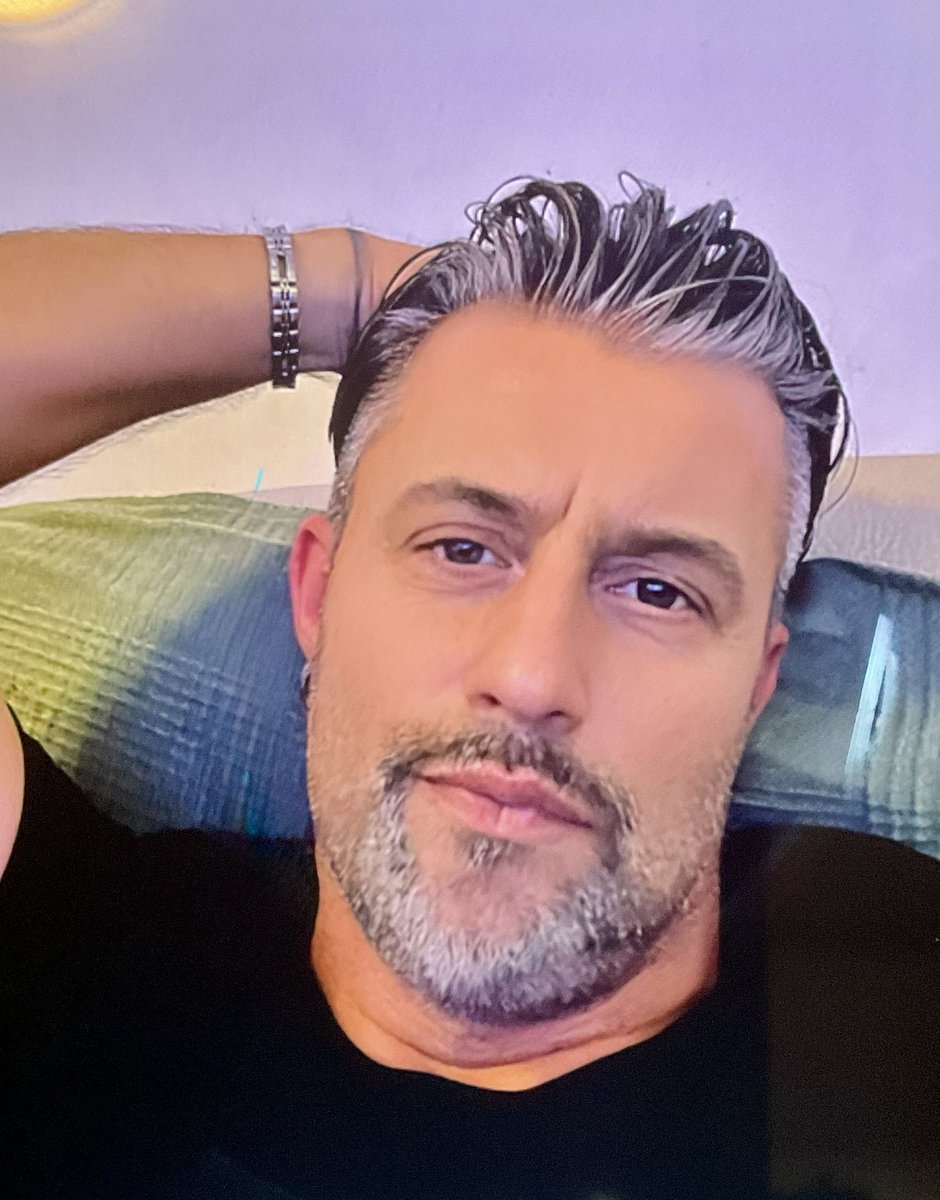 andreaguerrini's tweet photo. Non tutto ciò che ci ferisce è un nemico, e non tutto ciò che ci consola è un amico. https://t.co/G1EMJivU5T