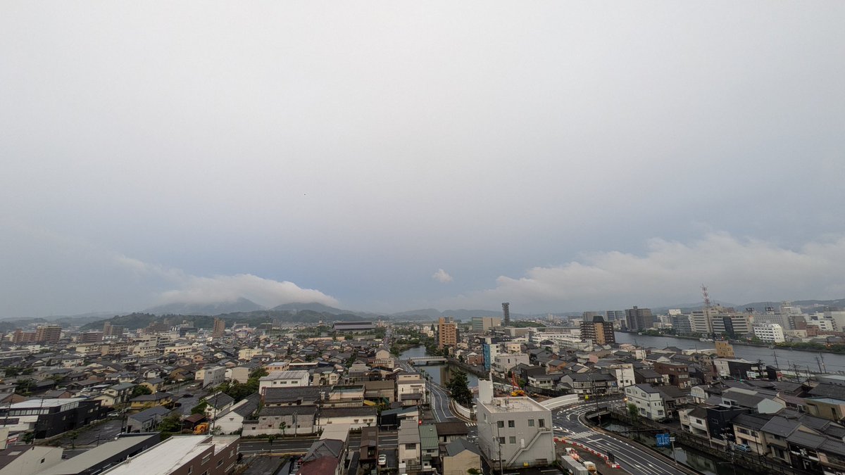 【松江の早朝】

2025.06.03.(火曜)

天気　にわか雨
気温　17℃

日の出　午前４時53分

<a href="/matsue_city/">松江市</a>