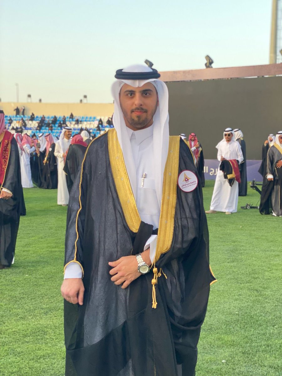 kufu_org's tweet photo. بكل فخر واعتزاز
نبارك لابن فريق كفء التطوعي ماجد العنزي
بمناسبة تخرّجه من جامعة حفر الباطن 🎓✨

وتم تكريمه من قِبل
قائد الفريق ثامر المطيري
ونائبة القائد وضحاء السهلي
تقديراً لجهوده، ألف مبروك، ومنها للأعلى بإذن الله. https://t.co/C9ZUOYzhOU