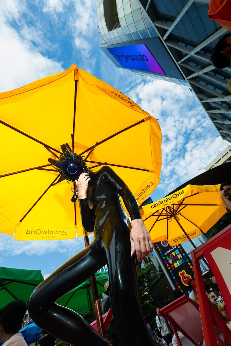 ปีนี้ถือว่าเบาละนะ ฮูดยางไม่ใส่ ถุงมือยางไม่ใส่
ดูอากาศก่อน 5555555

#BangkokPride2025
#BangkokPride #บางกอกไพรด์
#BangkokPrideParade2025
#PrideParade