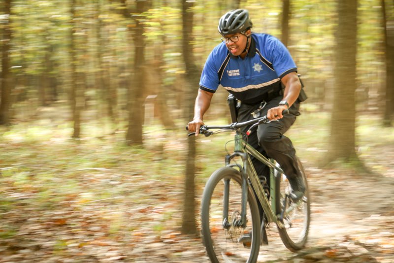 BerkCoSheriff's tweet image. 🚴‍♂️🌍 Happy #WorldBicycleDay from the Berkeley County Sheriff’s Office!

Whether you're riding for fun or fitness, remember:
✅ Wear a helmet
✅ Be visible
✅ Ride with traffic
✅ Use hand signals
✅ Stay alert

Let’s keep our roads safe for everyone. #BikeSafety