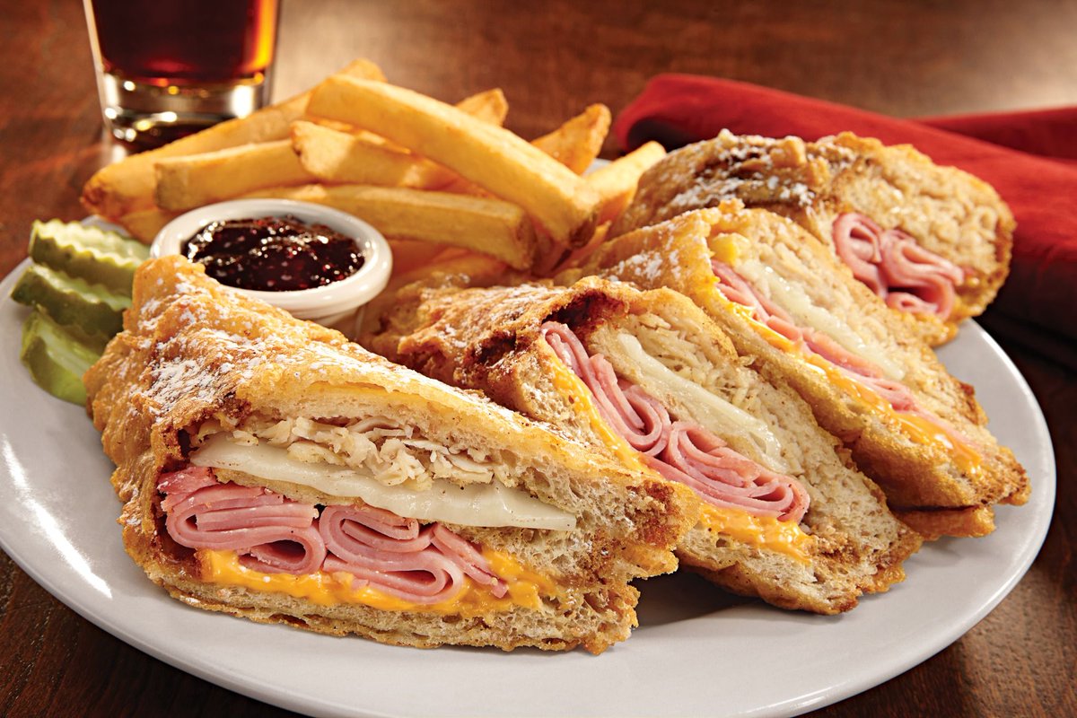 It’s #MonteMonday and the World Famous Monte Cristo™ is still unmatched. 🥪🍀
Where else can you find this much comfort, flavor, and value in one sandwich?

We’re not just serving nostalgia—we’re redefining it.
👉 yahoo.com/lifestyle/11-p…
#Bennigans #MonteCristo #StPaddysEveryday