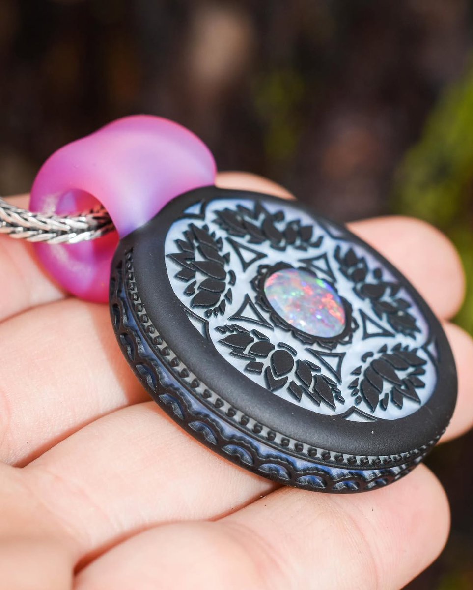 nickhiltbold's tweet image. These pendant is just taking everyone's breath away! do you think you can withstand it's press hold?
#glassmaze #glassmazedrop #opal #pendant #pendantoftheday #pendantsofig #longbranch #puffsmokeshopnj #borolove #bestofglass #heady #headyglass #glassforsale #headyglassforsale