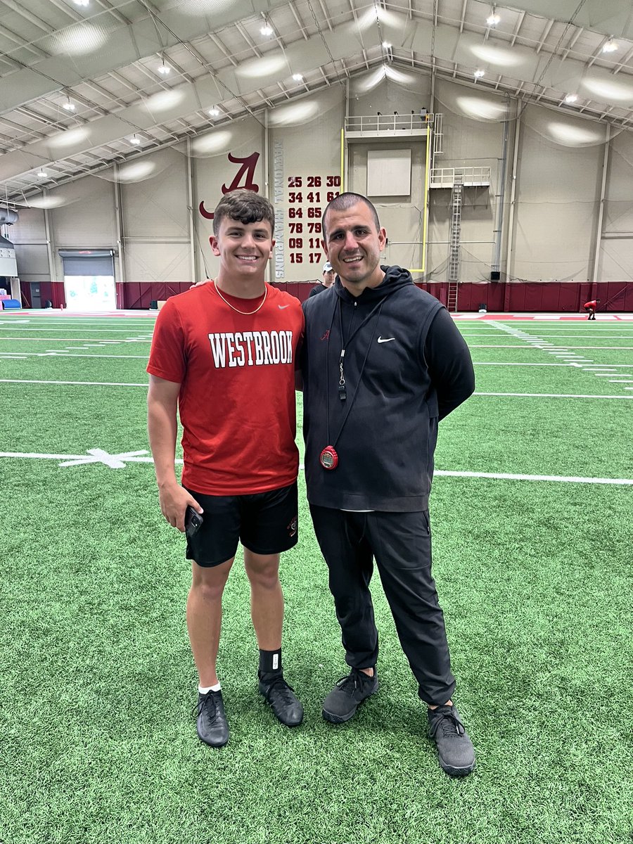 read_barber20's tweet image. Had a great camp today at @AlabamaFTBL. It was great getting to compete against some of the best. It was also great getting to meet @nunez_jay, @Coach_LukeRoth, and @CoachTFletcher!
@SteveSmithFBC @trlong02