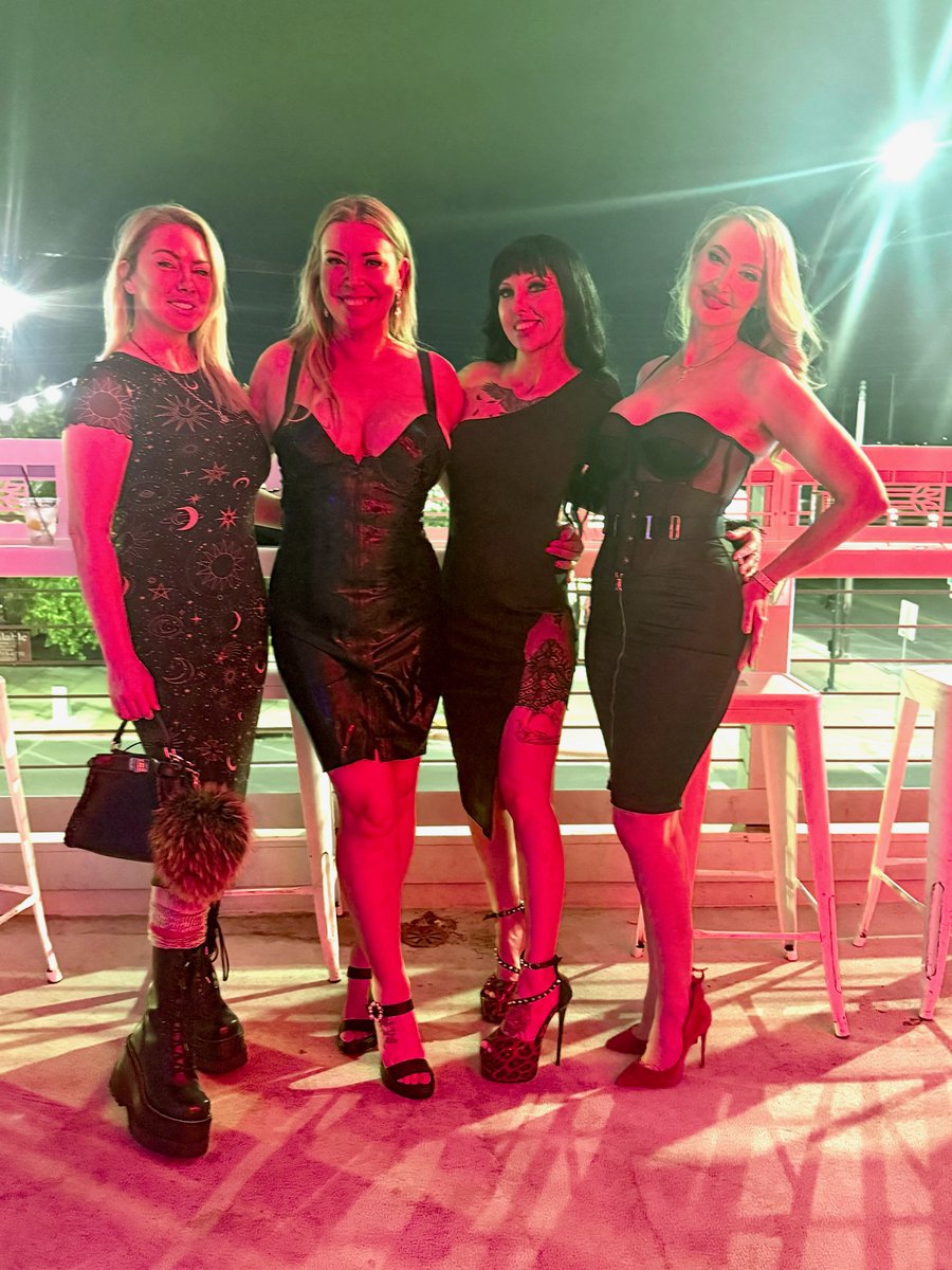 Another pic from last night at the AltPornAwards with new friend <a href="/stellavonsavage/">Stella Von Savage</a>